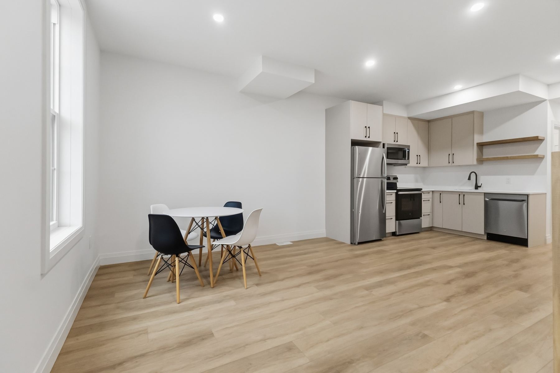 Open-concept main floor with dining area and kitchen at 158 Hyman St